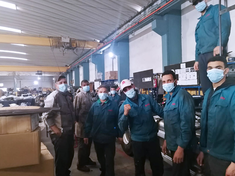 SITRAK组装工厂的工人们在疫情期间坚持工作以保证车辆组装进度